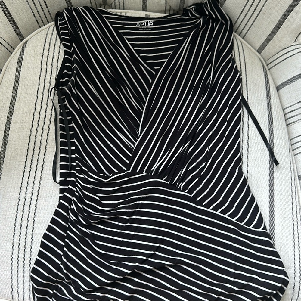 Apt.9 shirt size medium women’s